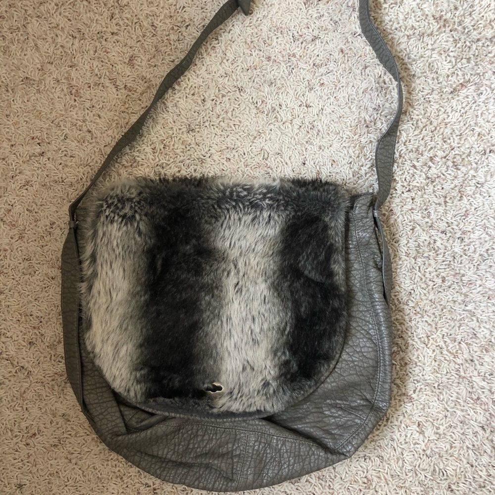 Ecote Women’s Medium Faux Fur Crossbody Bag